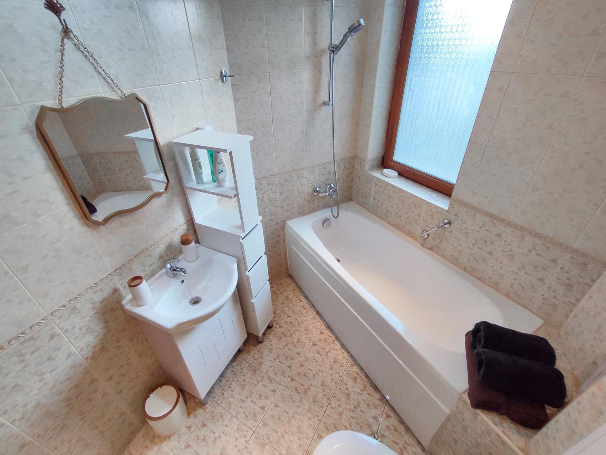 Апартаменти Emerald Home *